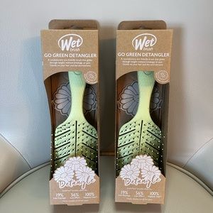 Wet Brush Go Green Detangler Brush Lot of 2
